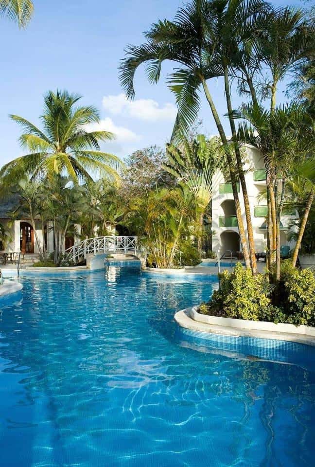 Mango Bay All Inclusive - hotel in 2nd Street, Saint James