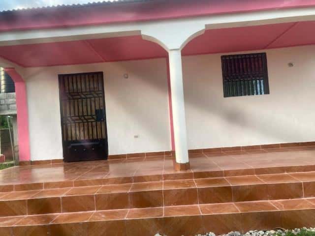 Ocean Breeze Hotel & Restaurant - hotel in Route de Lester Beach, Achien