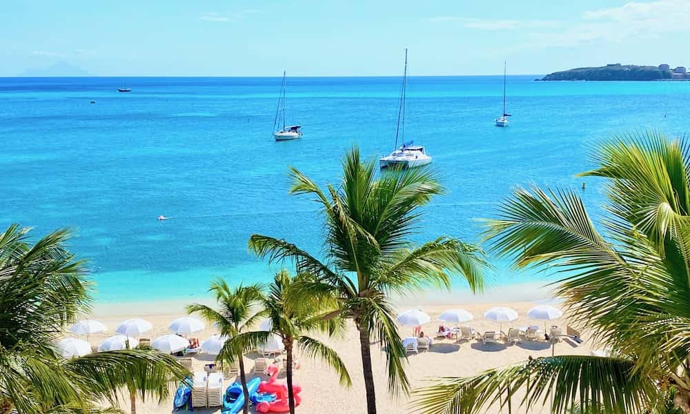 Holland House Beach Hotel - hotel in Front Street 45, Philipsburg