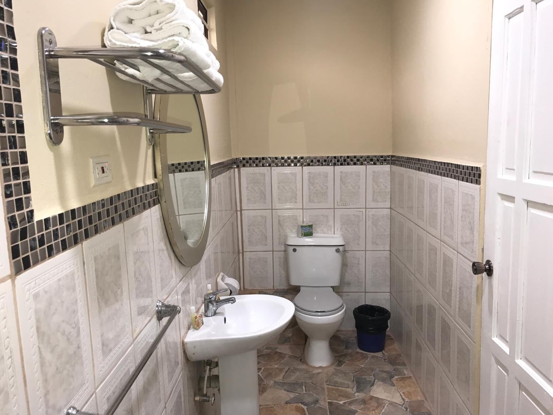 Airport Suites Hotel - Photo 26