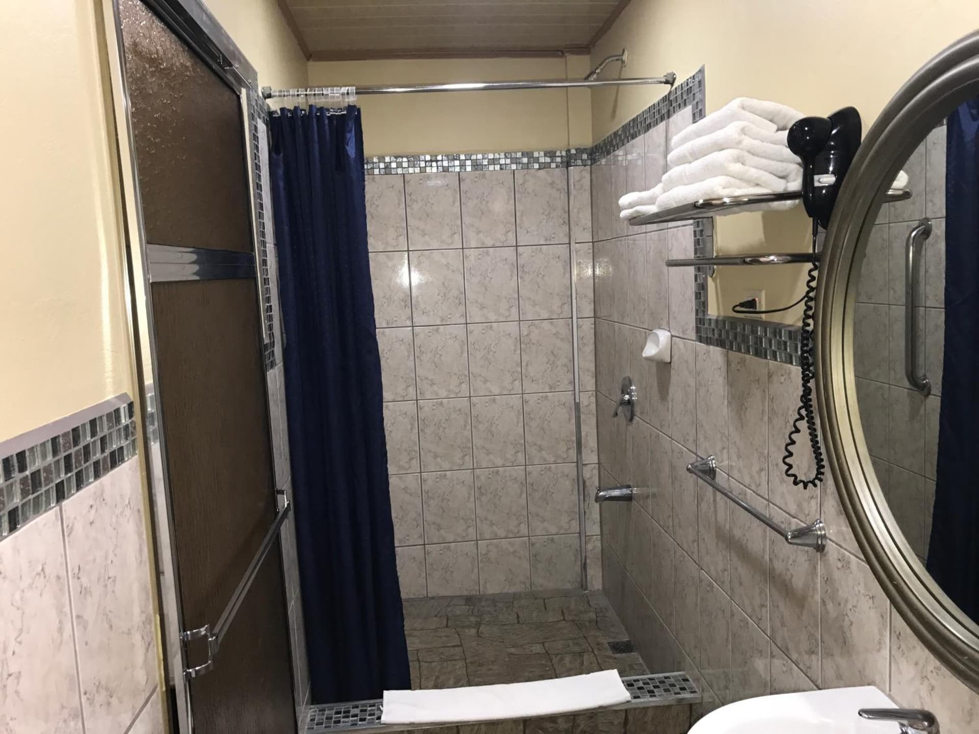 Airport Suites Hotel - Photo 25