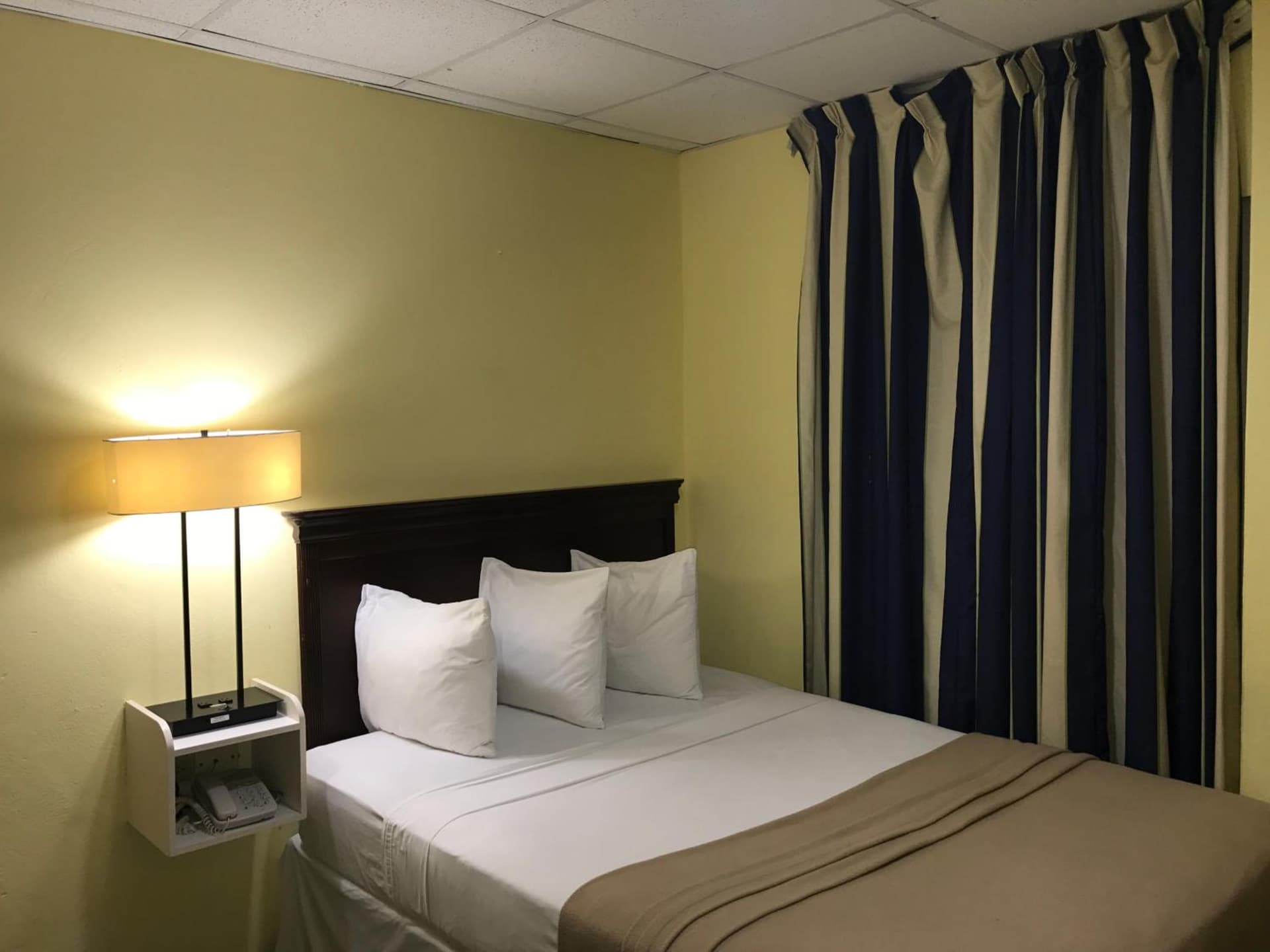 Airport Suites Hotel - Photo 30