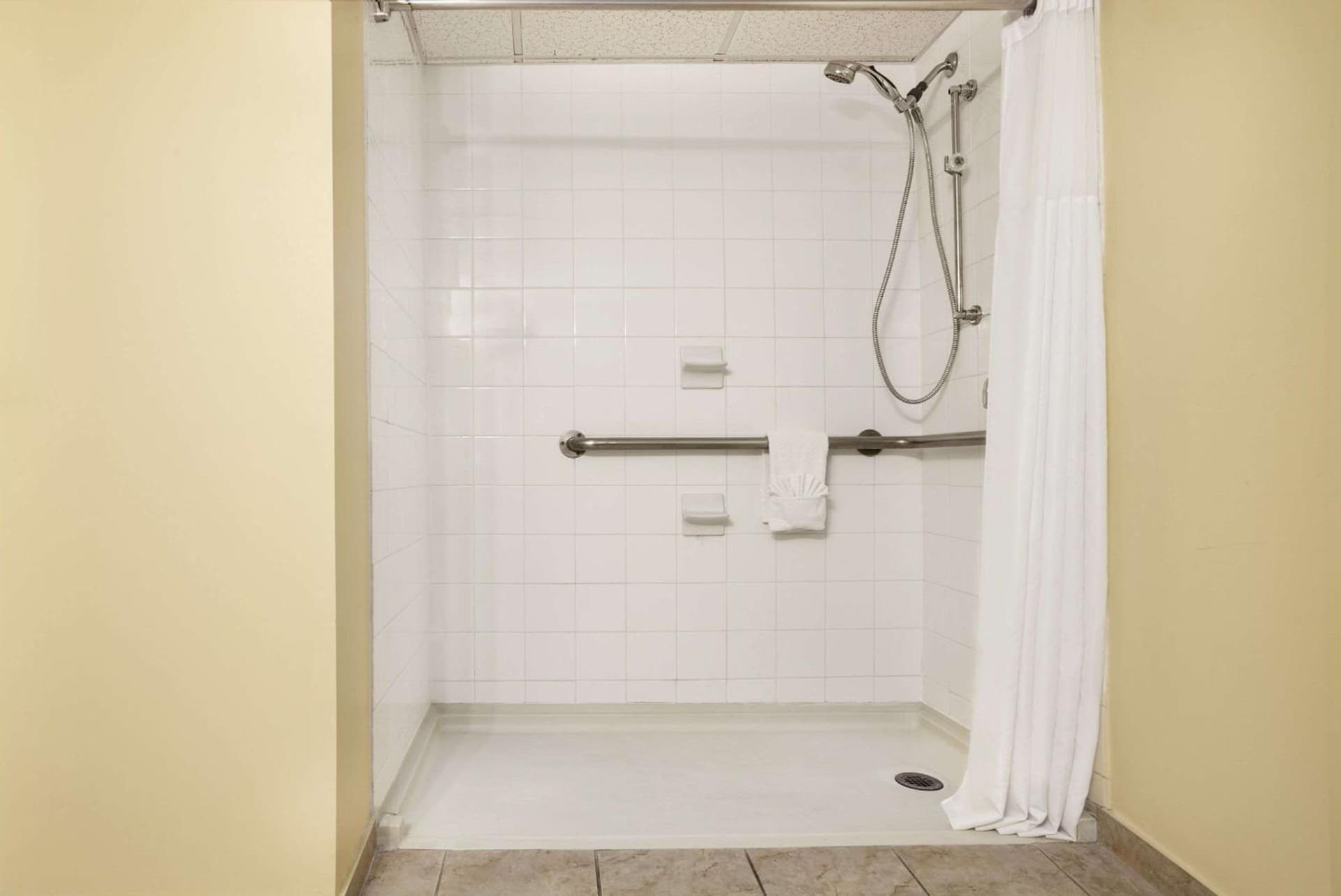 Spark by Hilton Ponce - Photo 13