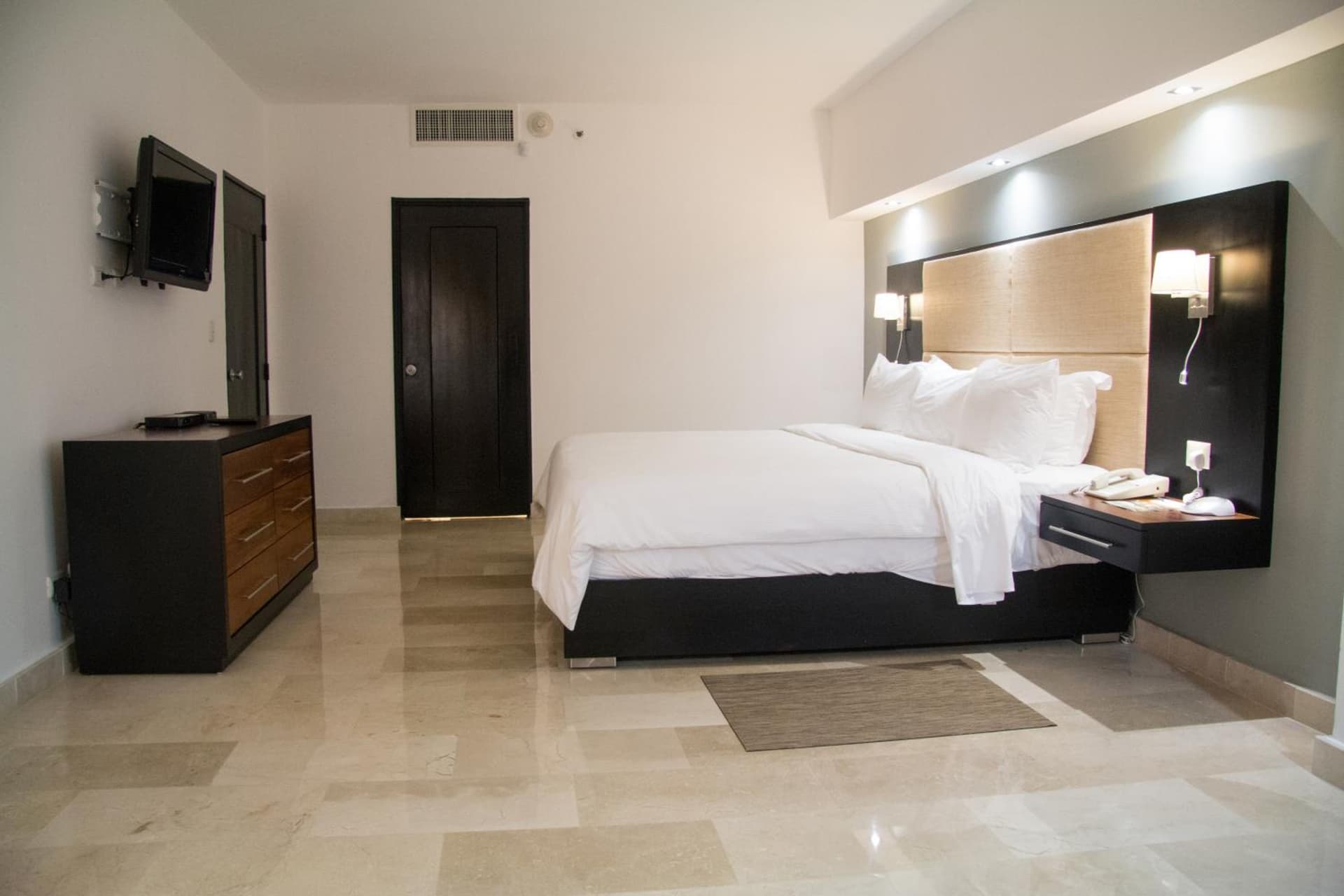 Radisson Hotel Santo Domingo - Photo 21