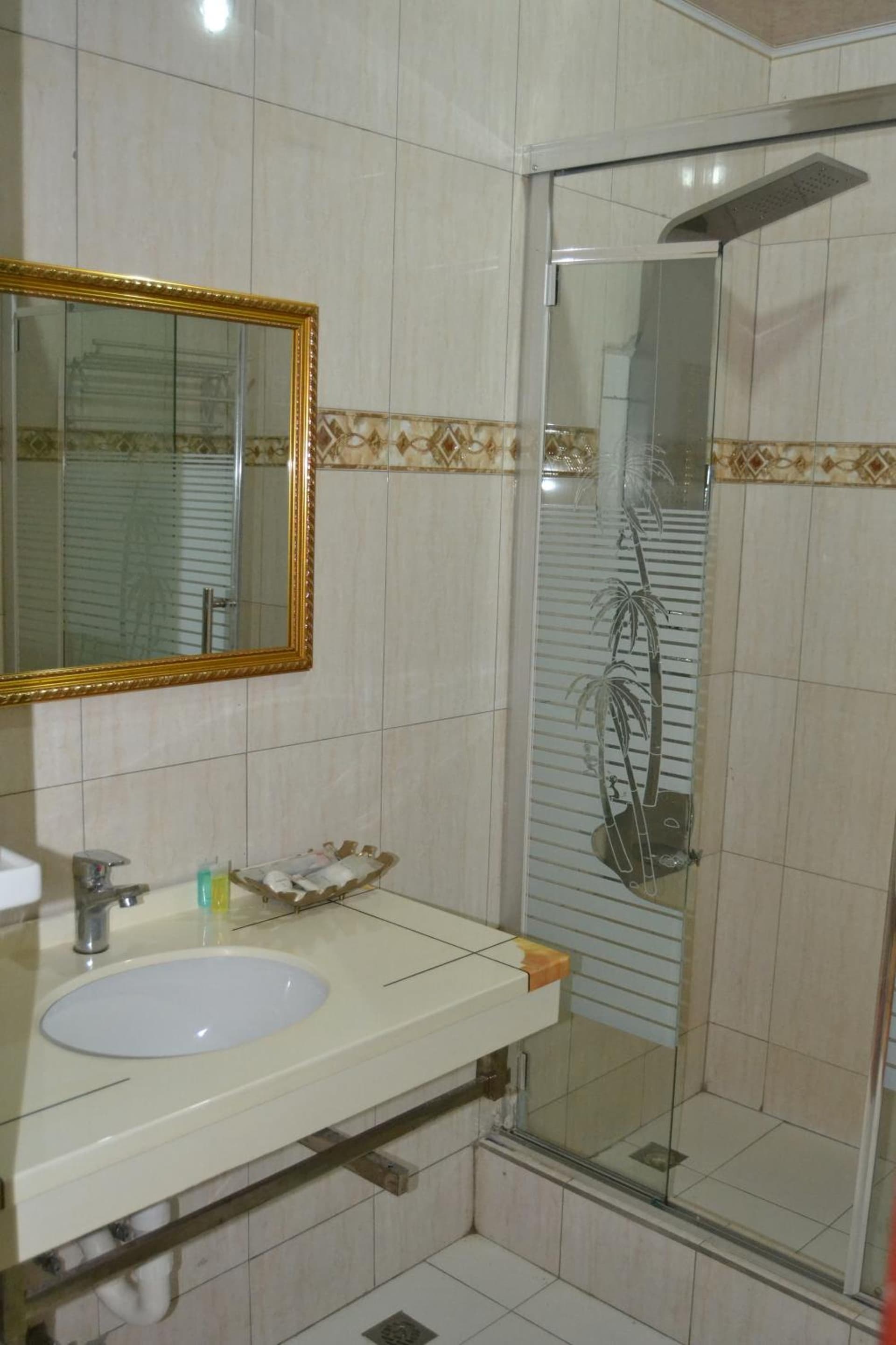 Metro Hotel Couva - Photo 16