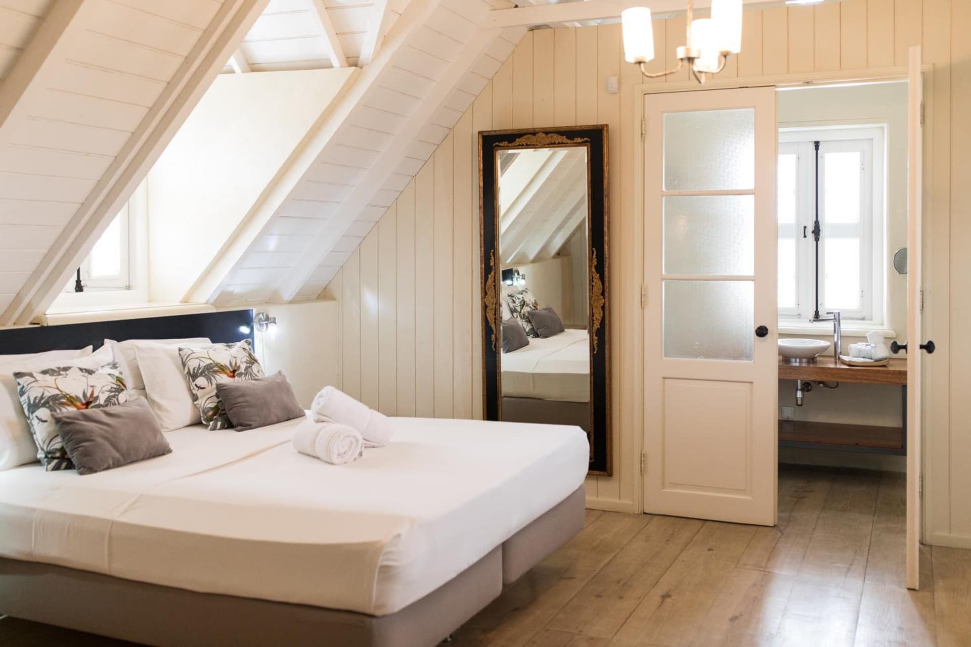 Landhuis Klein Santa Martha Boutique Hotel Restaurant. - Photo 17