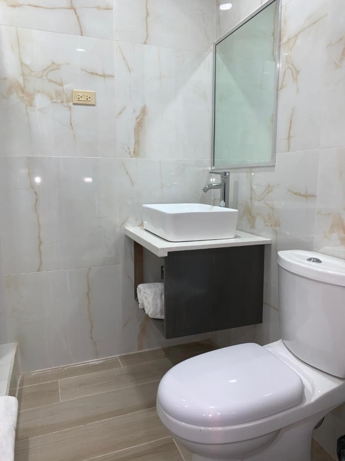 Airport Suites Hotel - Photo 16