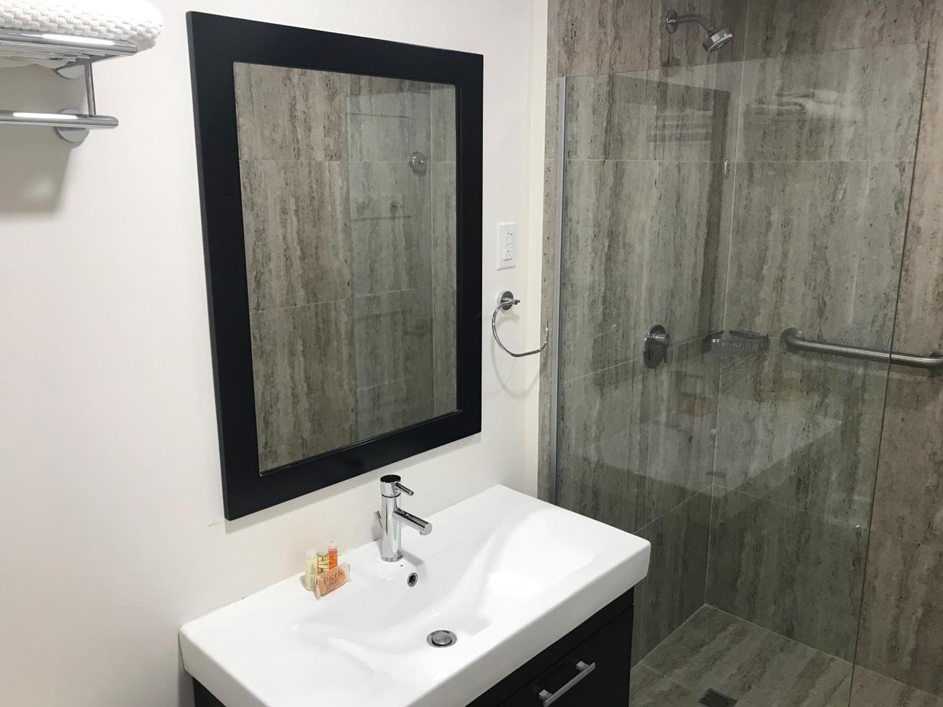 Coconut Court Beach Hotel - Photo 33