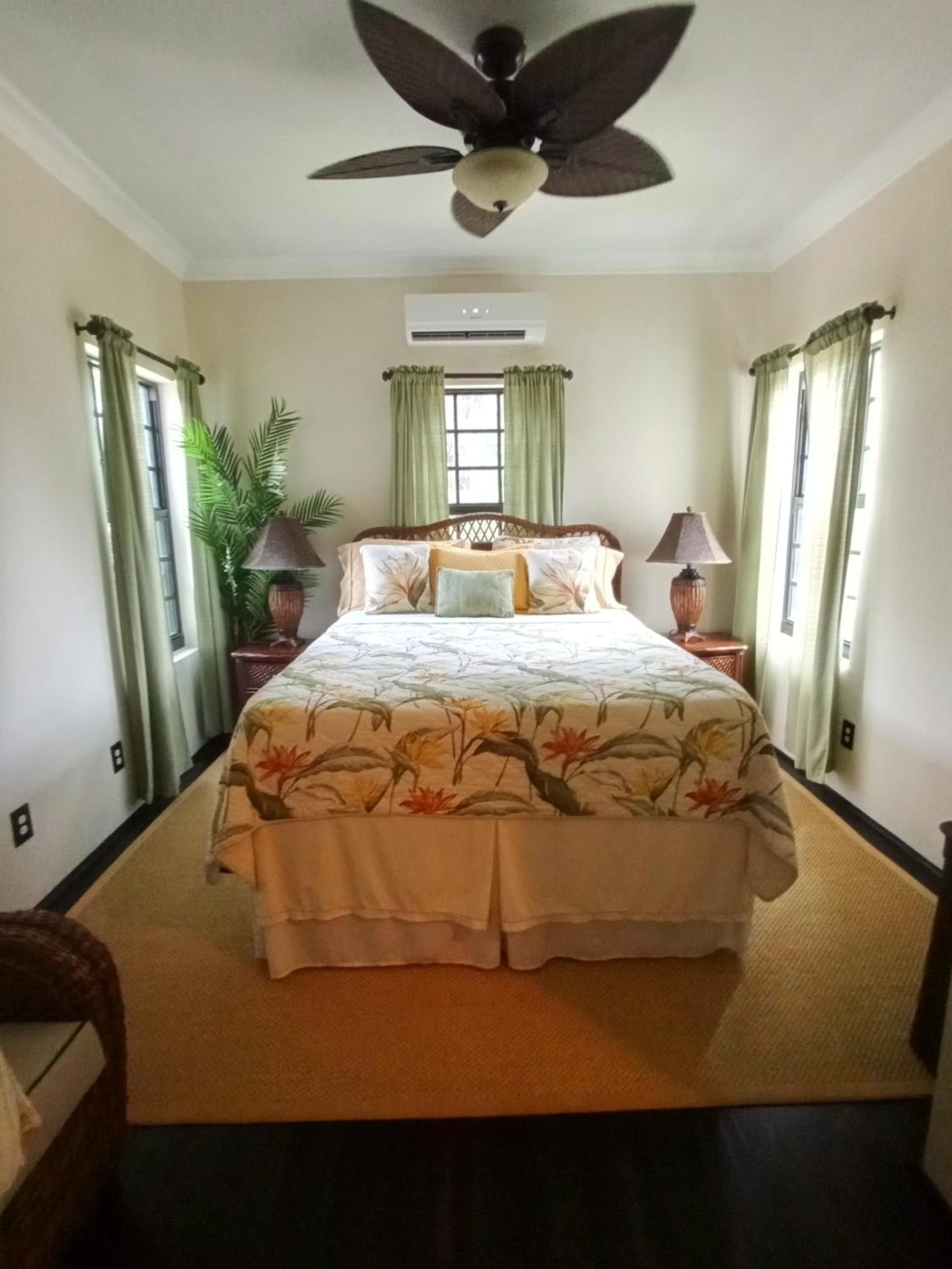 The Pilot House - Photo 4