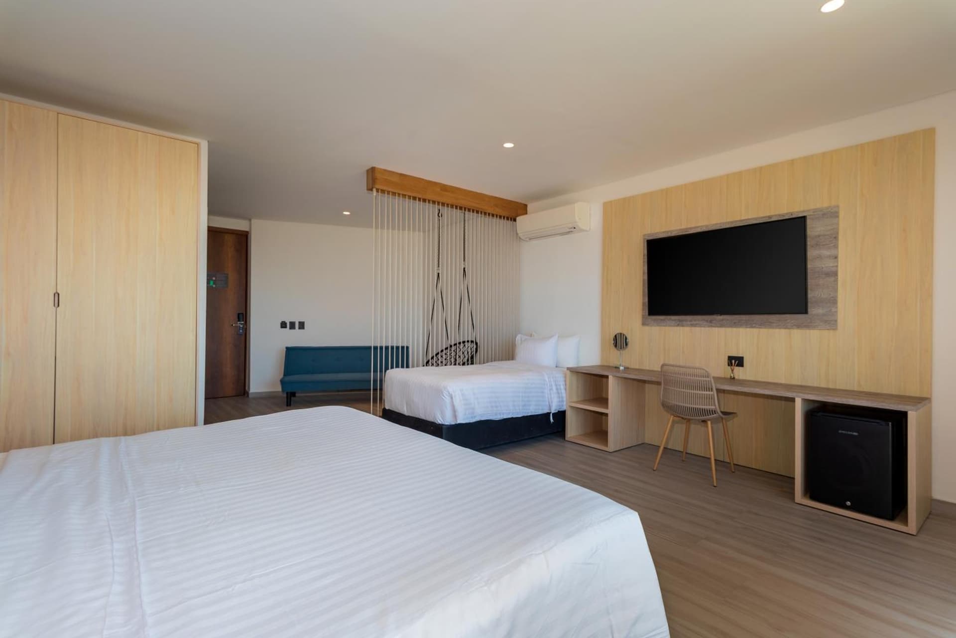 Sea Avenue Hotel - Photo 30