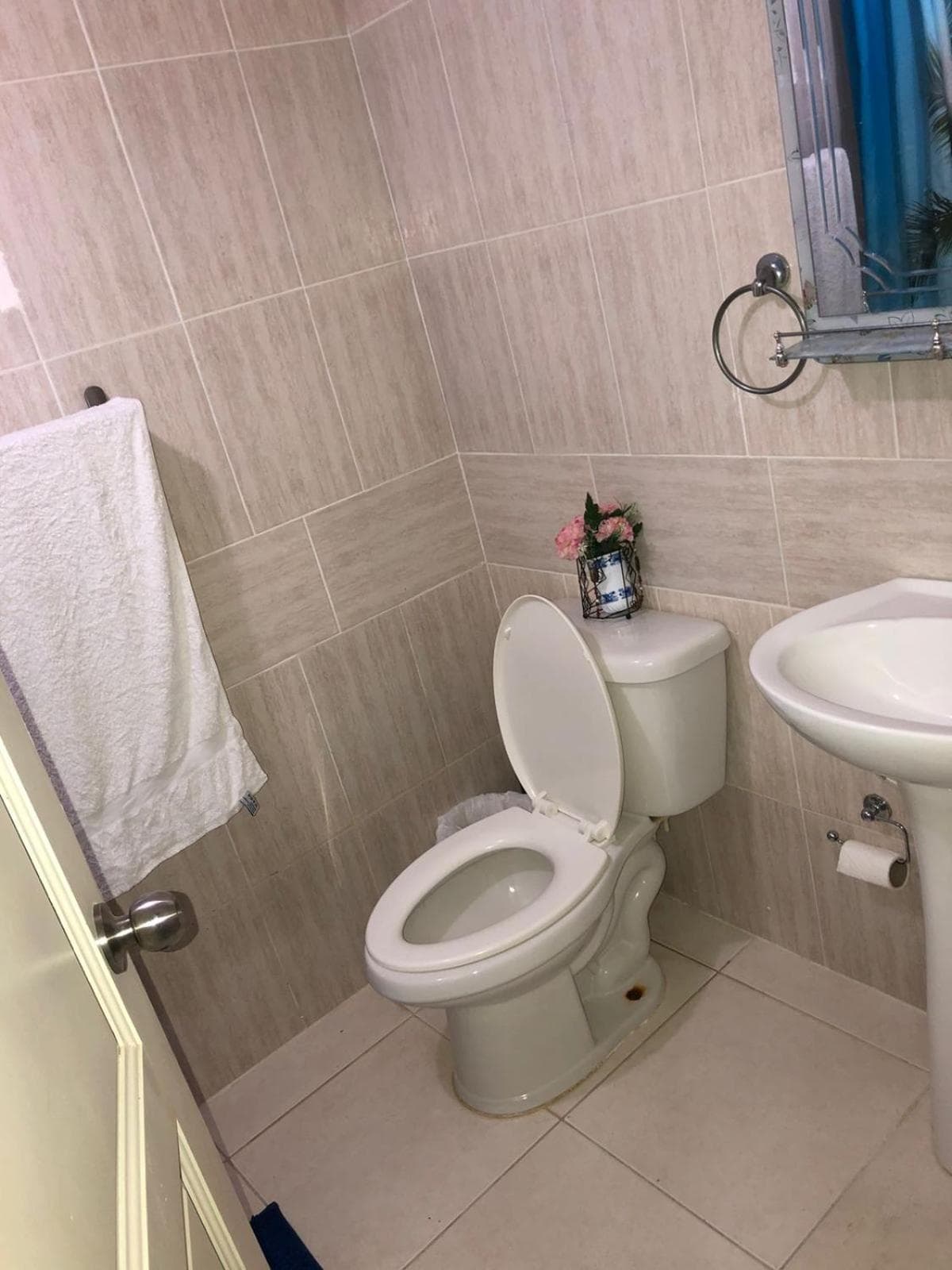 Hermoso Apartamento Carmen Renata III a 10 minutos de Embajada Americana - Photo 8