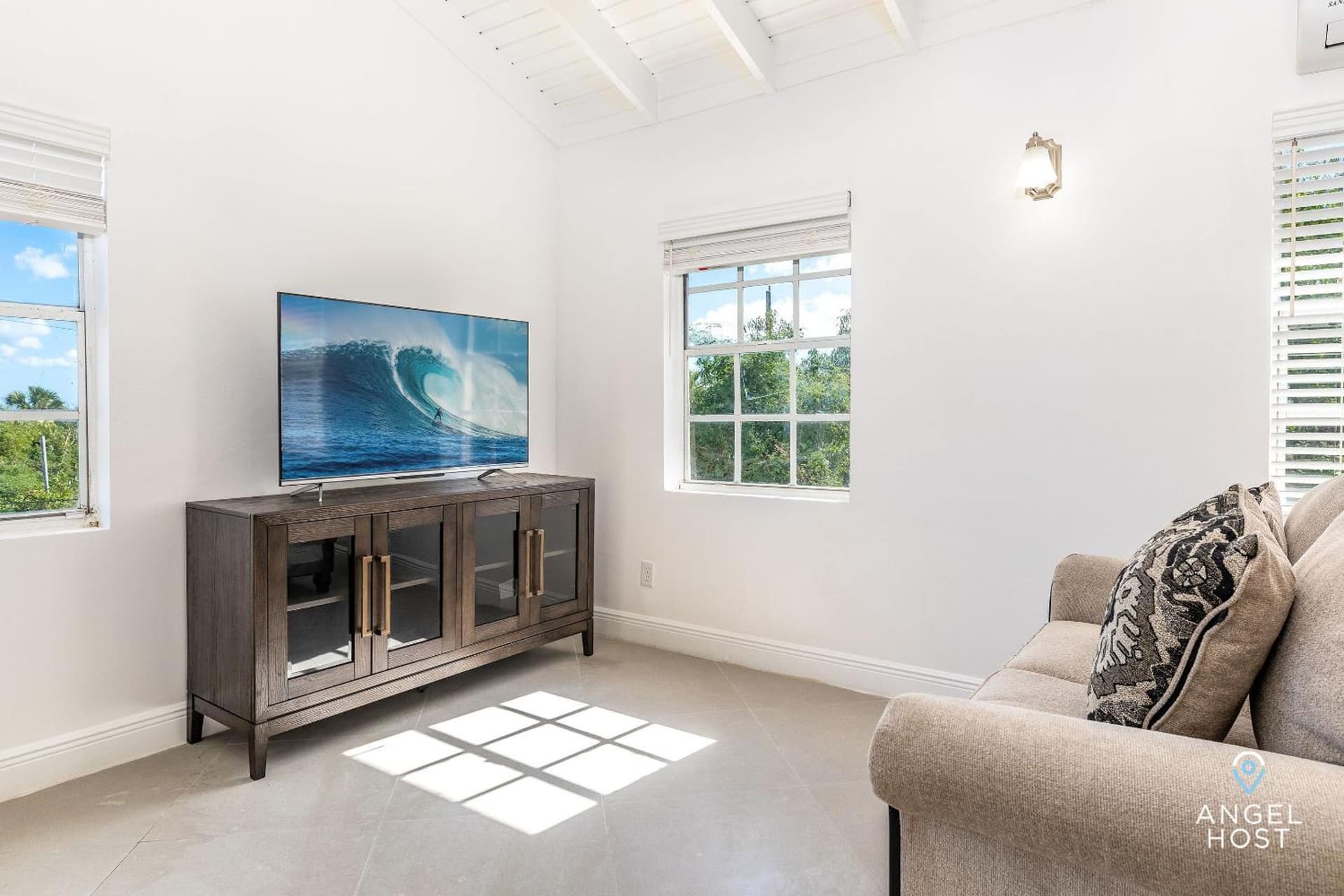 Bright and Roomie Bottle Creek Apartments - Photo 8