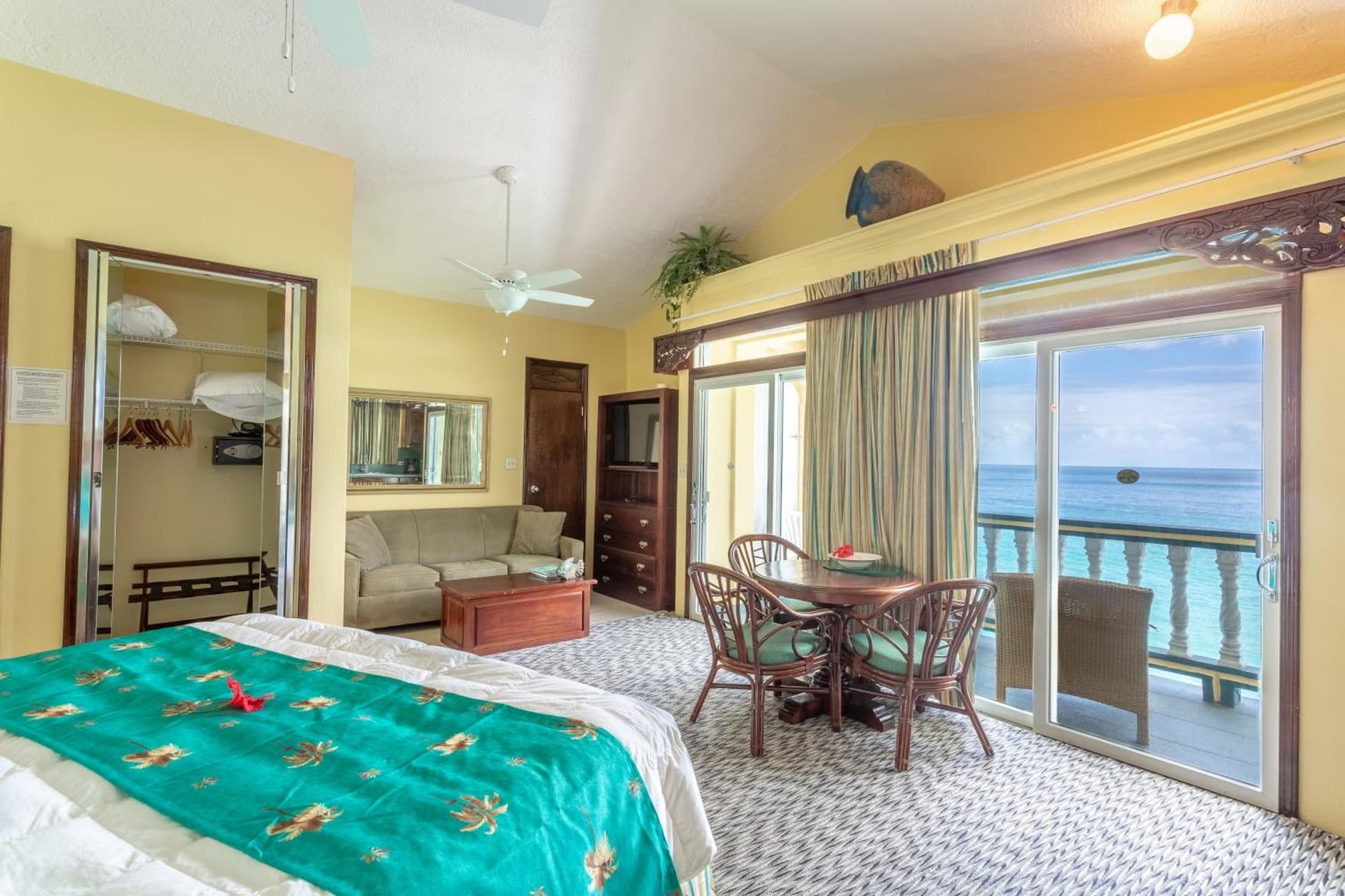 Sebastian's on the beach hotel - Photo 11