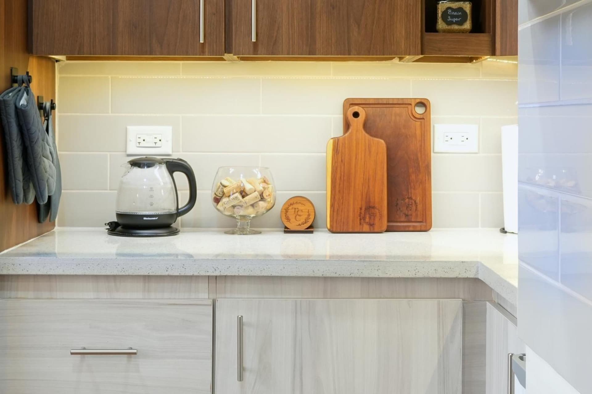 The Cozy Condo - A Modern Retreat - Photo 38