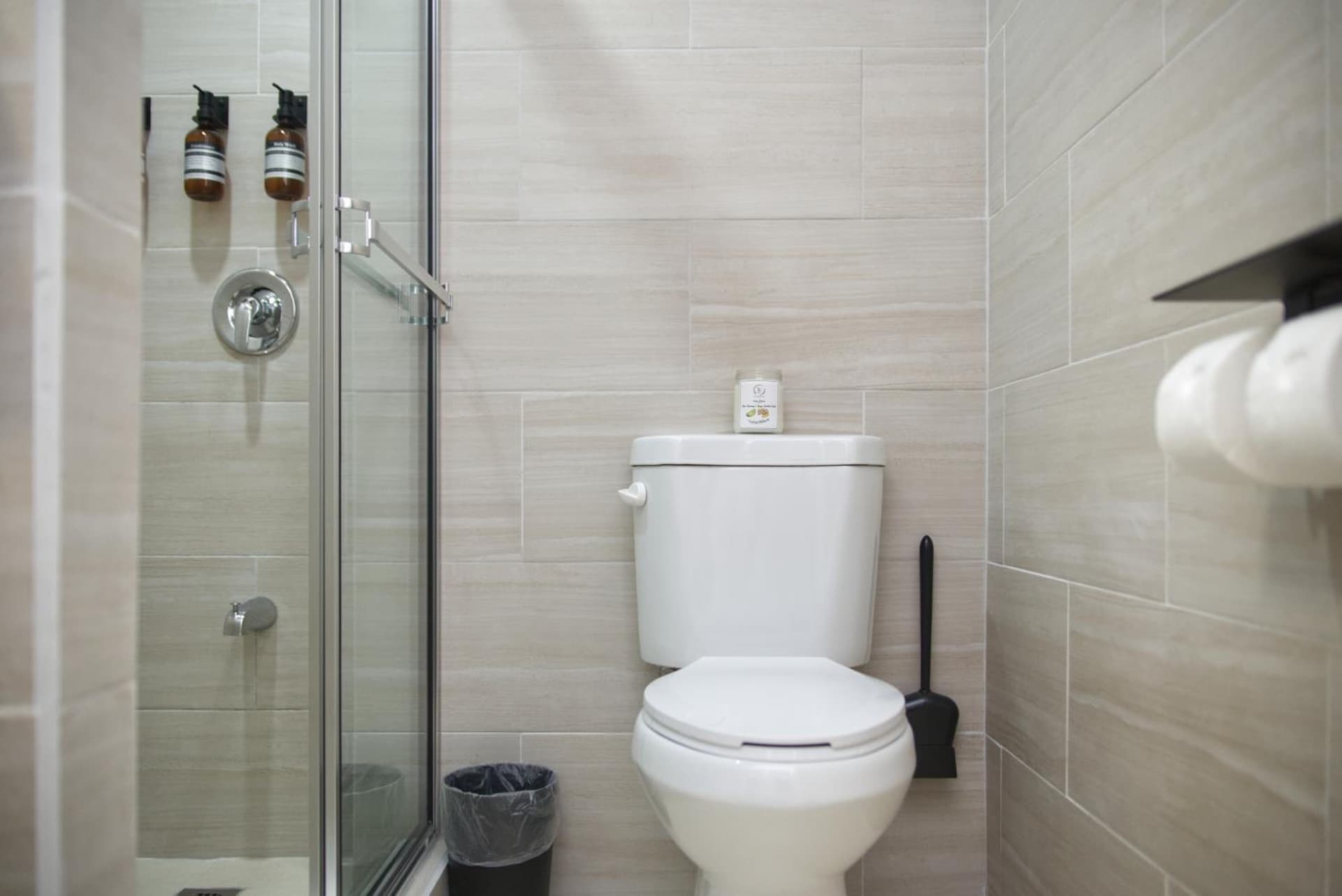 The Cozy Condo - A Modern Retreat - Photo 12