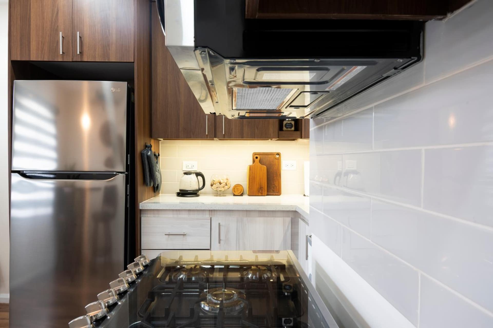 The Cozy Condo - A Modern Retreat - Photo 6