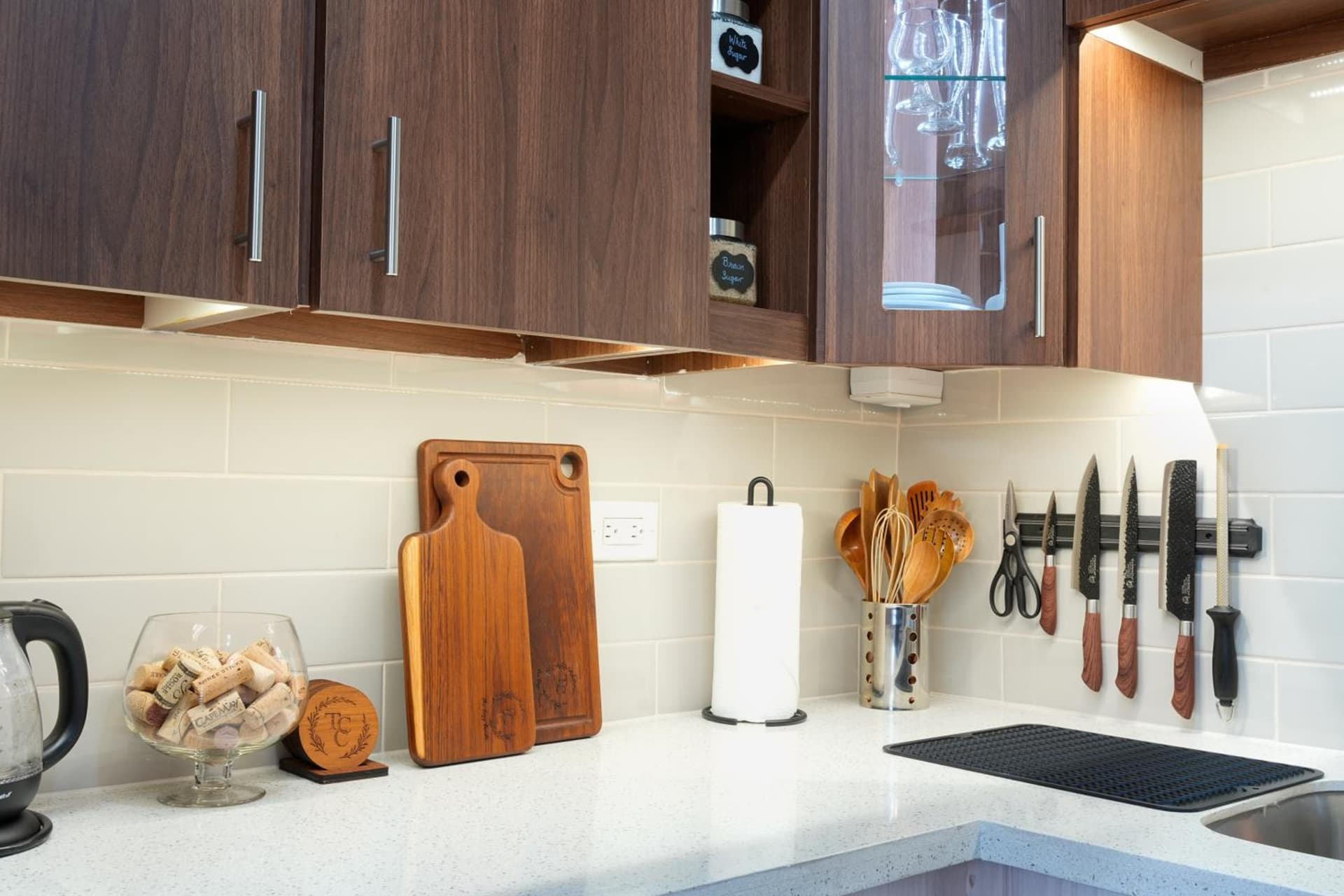 The Cozy Condo - A Modern Retreat - Photo 3