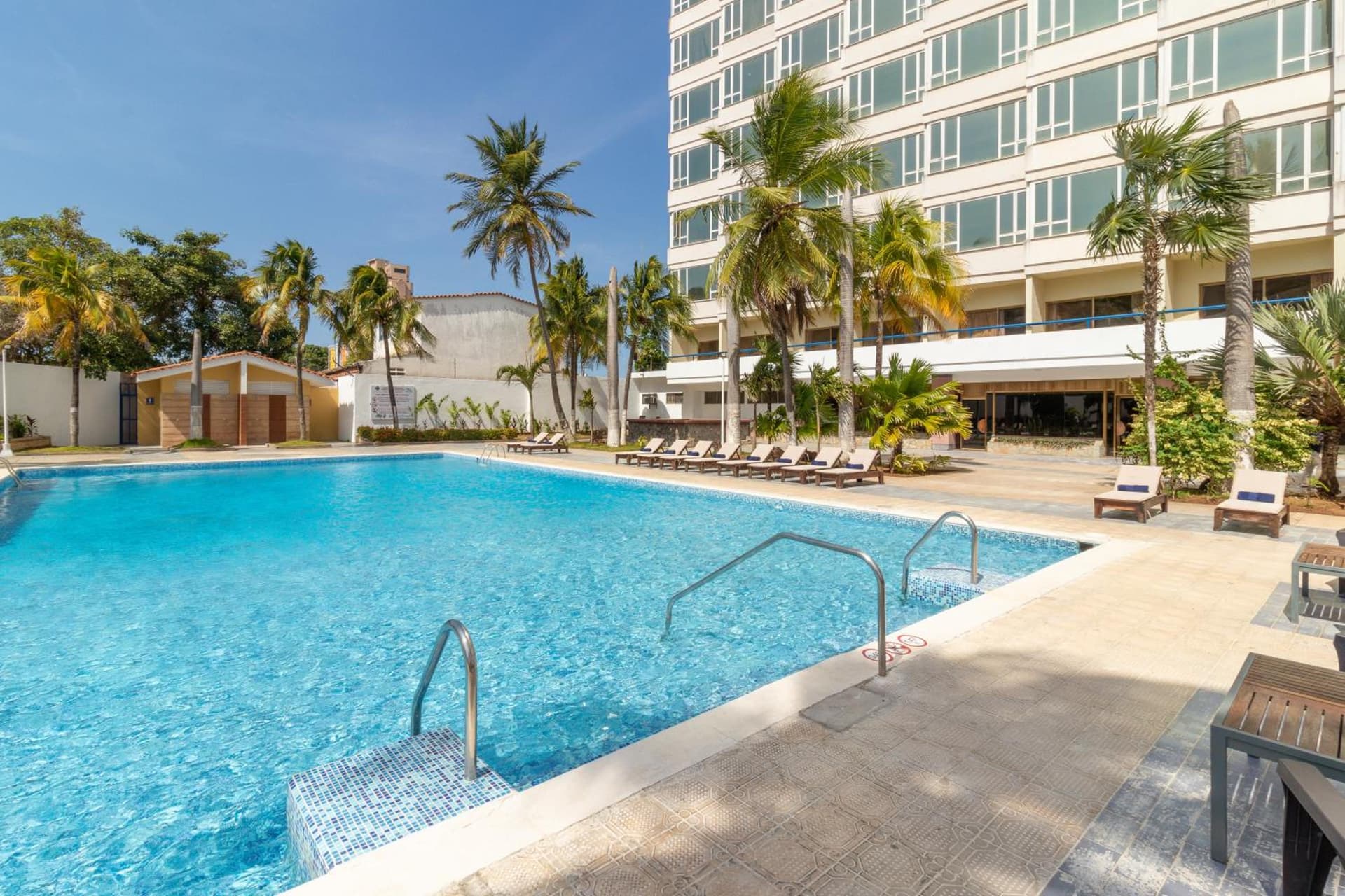 Hotel Faranda Express Puerta del Sol Porlamar - Photo 1