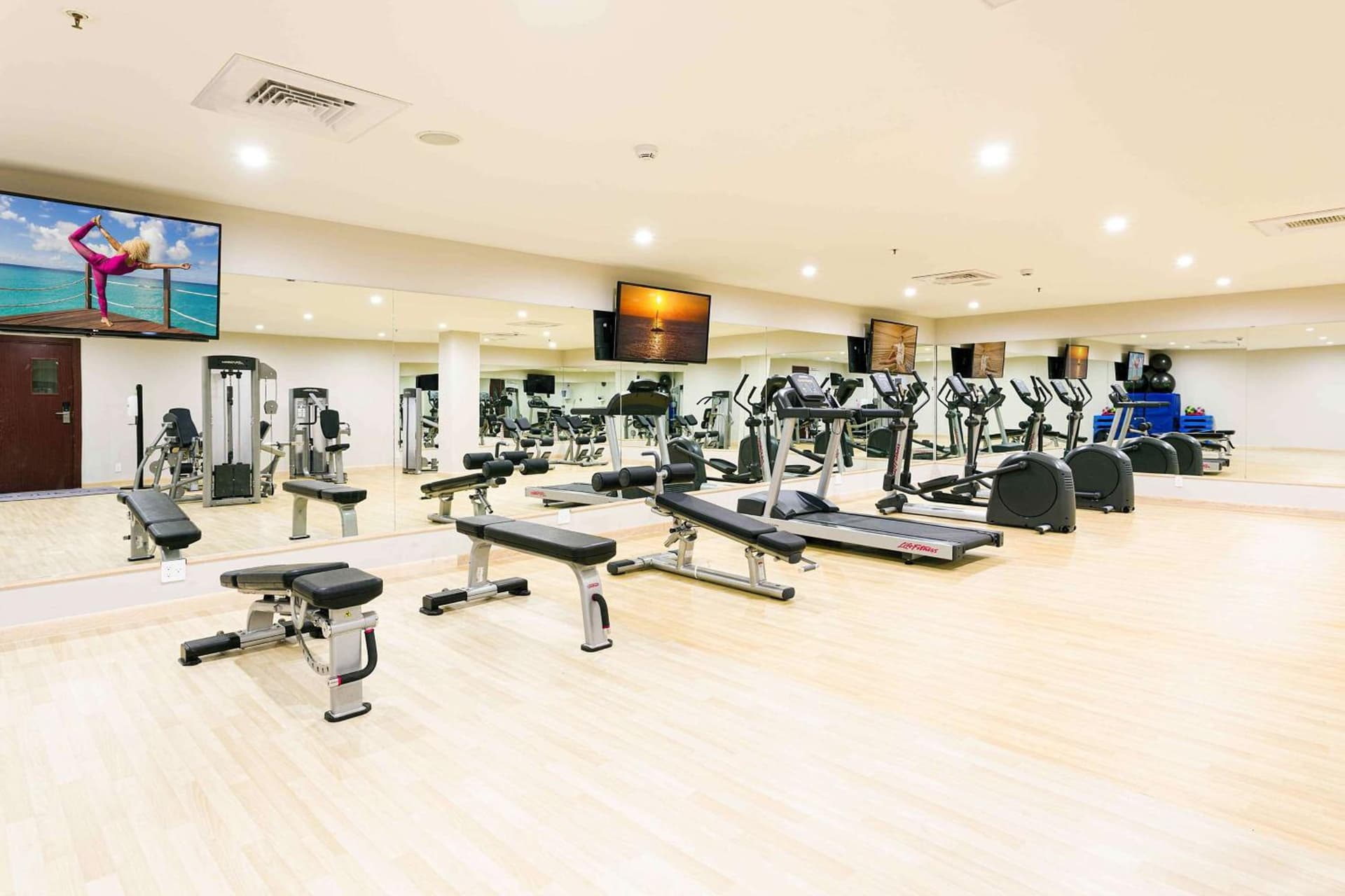 Sonesta Maho Beach All Inclusive Resort Casino & Spa - Photo 10