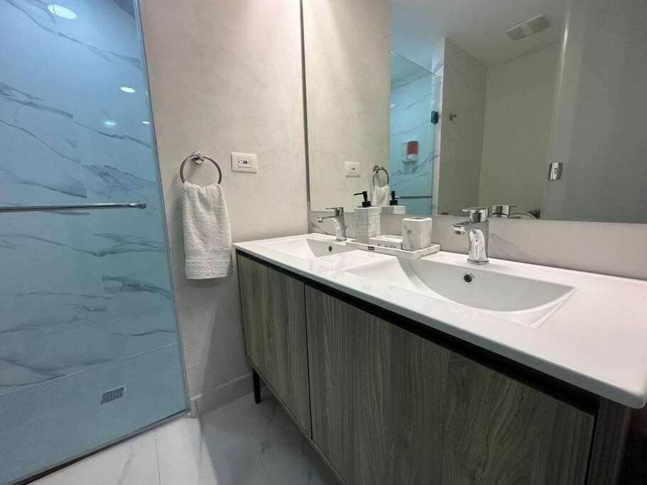 Brand new, with private Jacuzzi - Photo 19