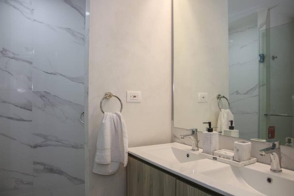 Brand new, with private Jacuzzi - Photo 20