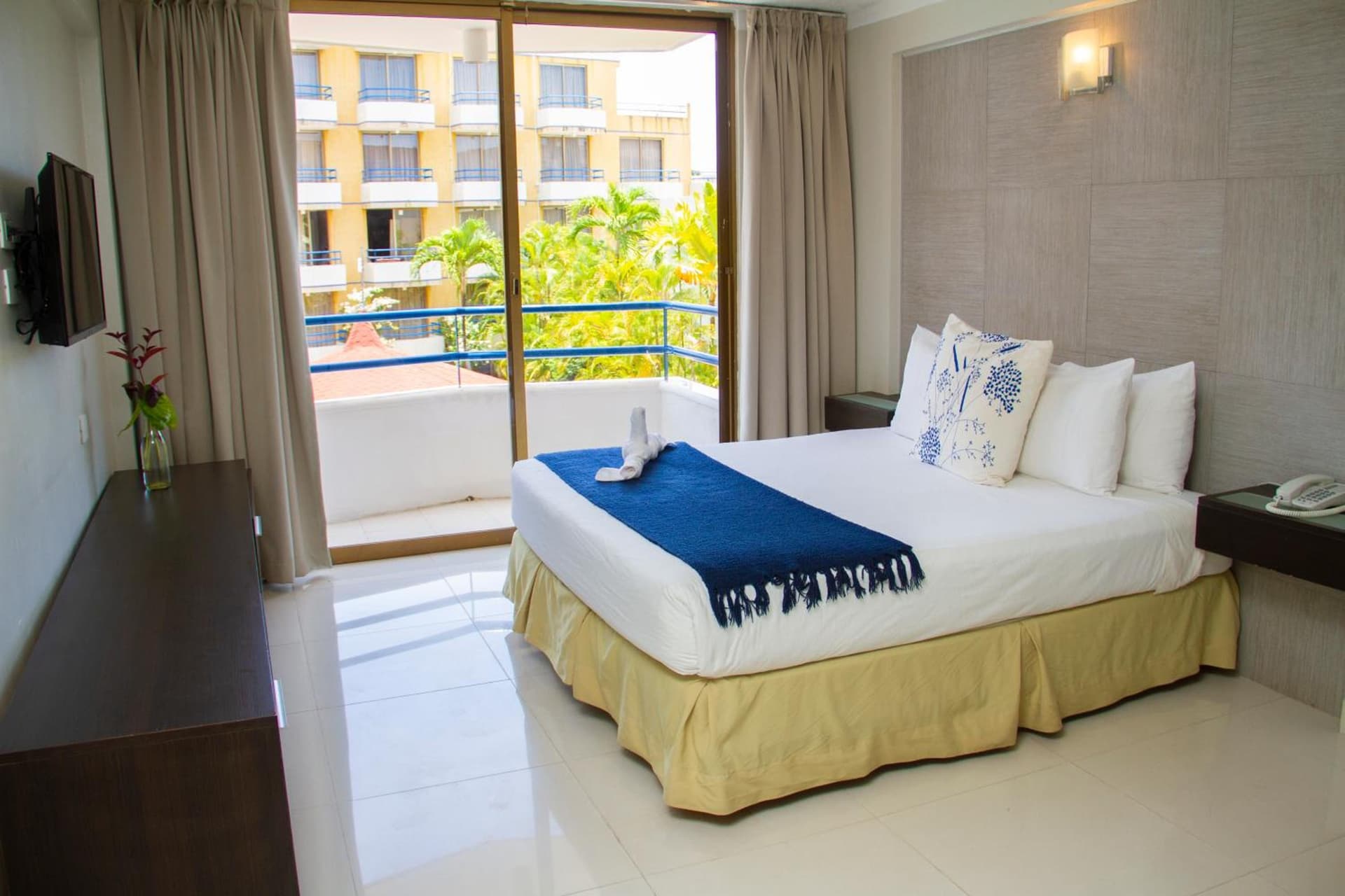 Hotel Margarita Dynasty - Photo 13