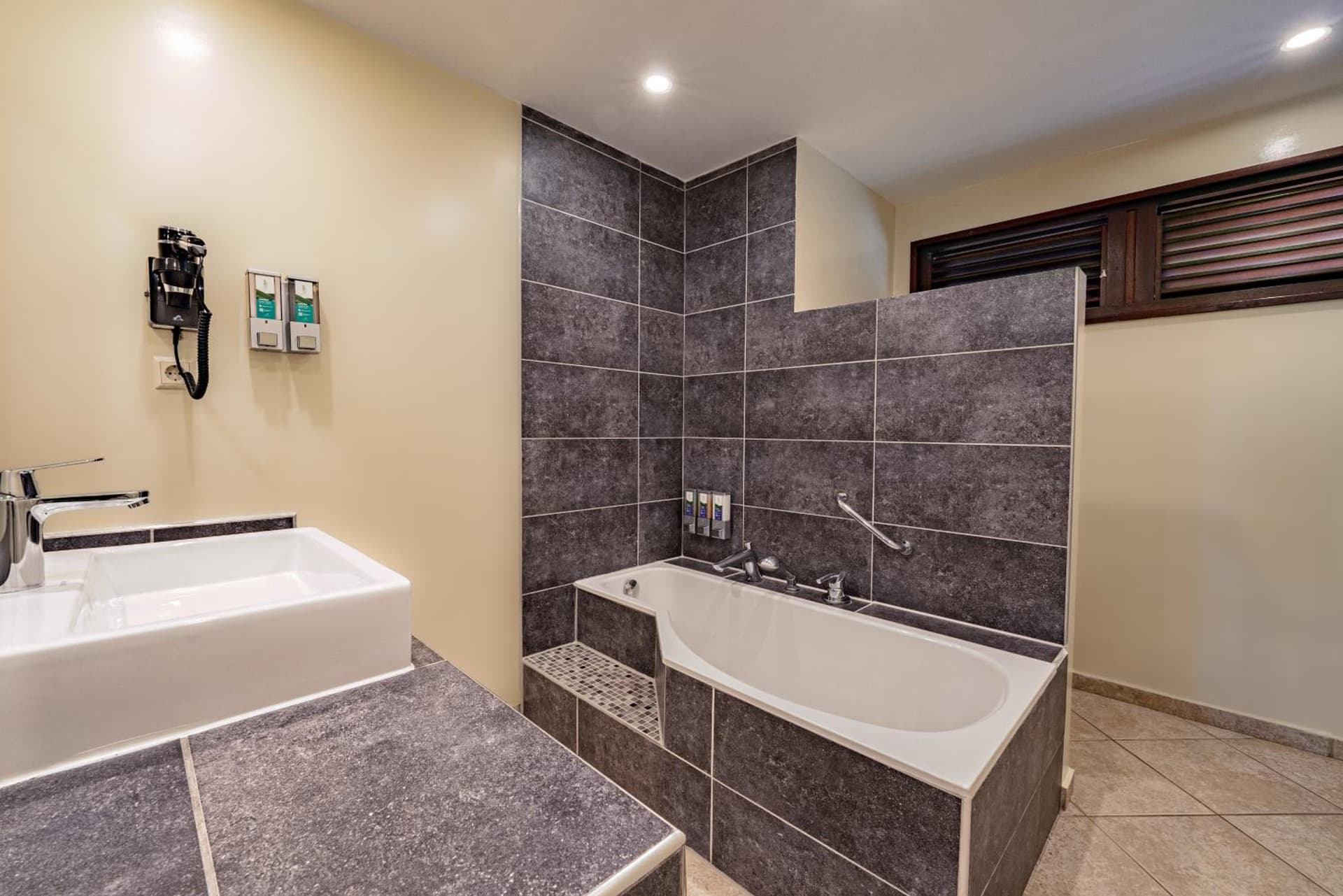 LionsDive Beach Resort - Photo 108