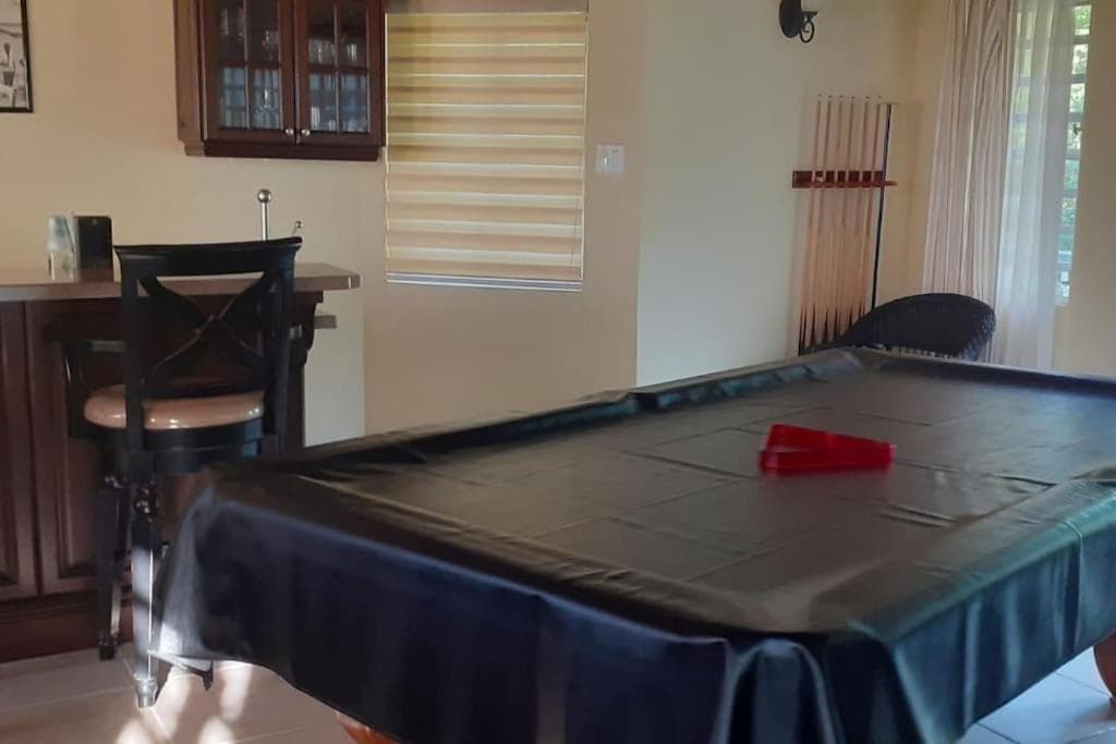 Luxury Spacious Villa with Aircon and Pool Table - Photo 2