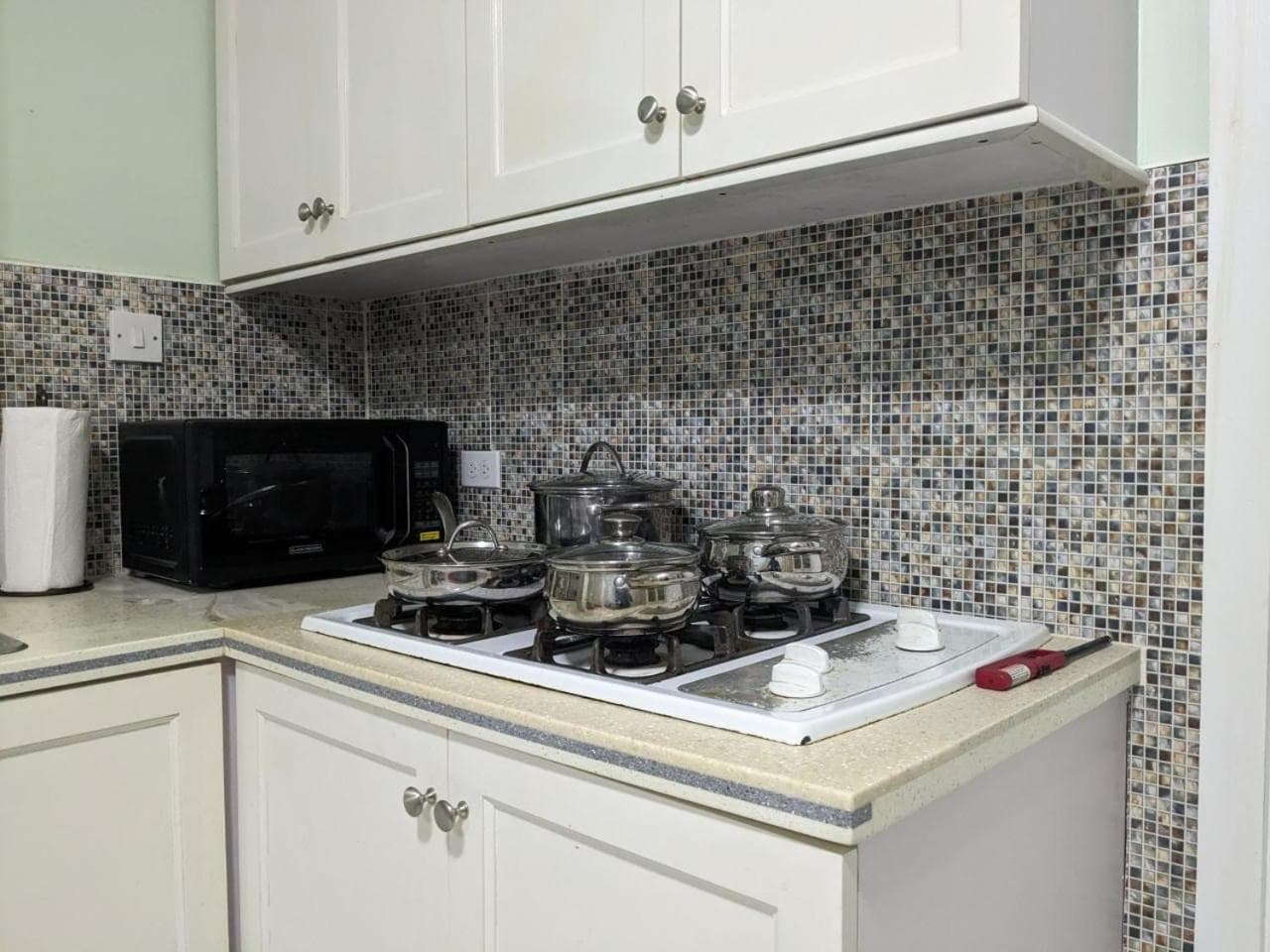 Modern North Side Hideaway with Aircon - Photo 13