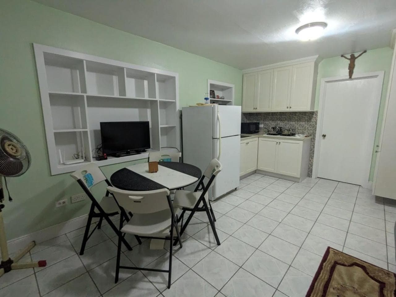 Modern North Side Hideaway with Aircon - Photo 10