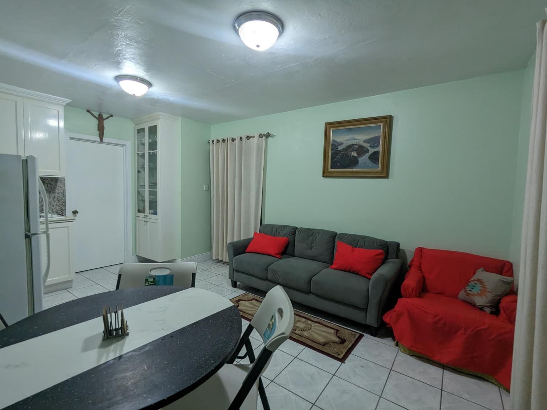 Modern North Side Hideaway with Aircon - Photo 4