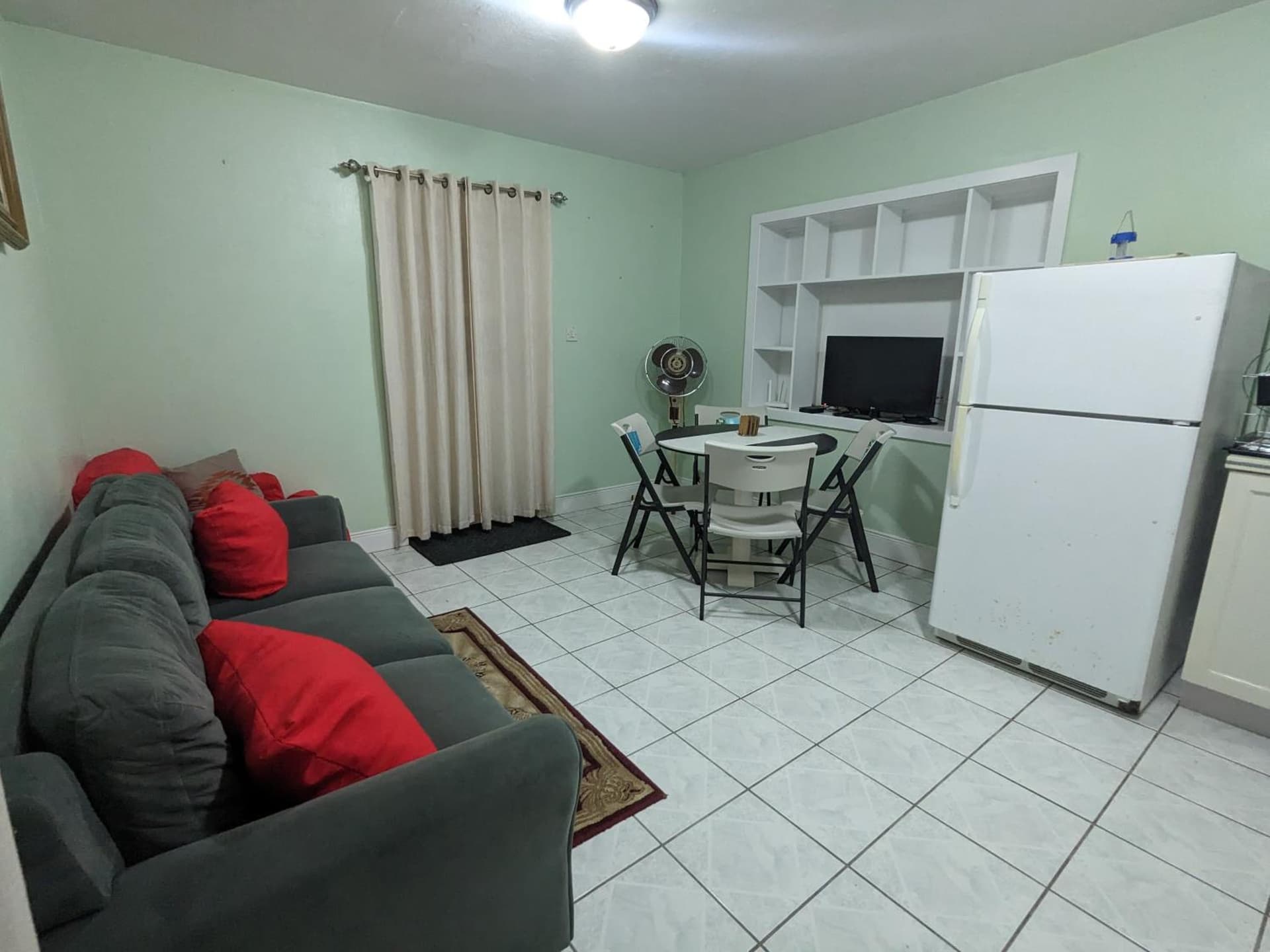 Modern North Side Hideaway with Aircon - Photo 9