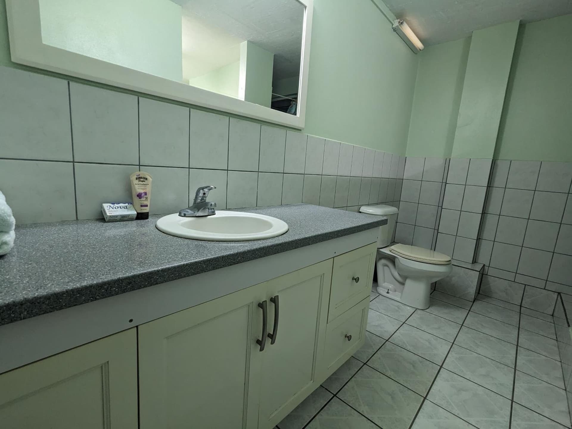 Modern North Side Hideaway with Aircon - Photo 3