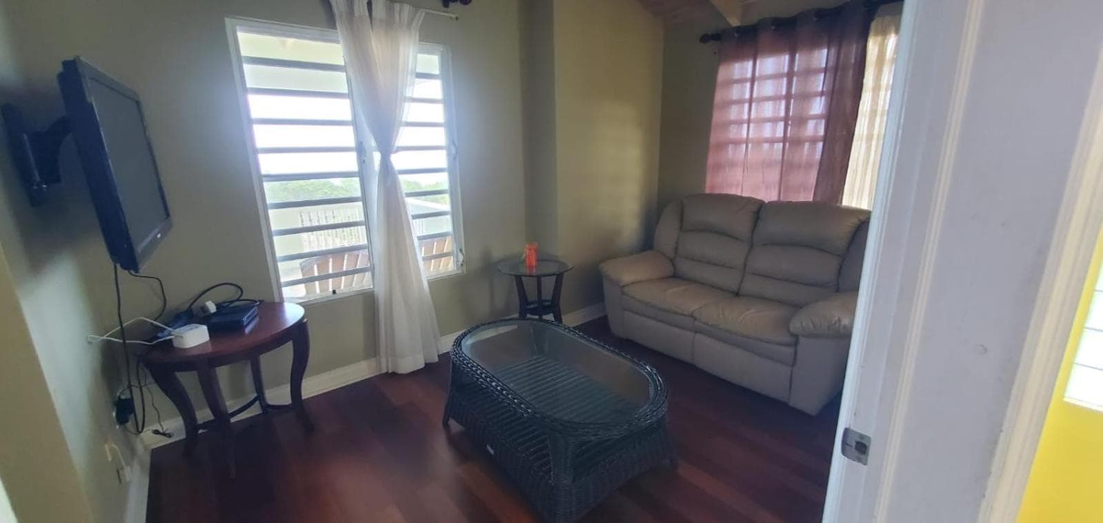 Luxury Spacious Villa with Aircon and Pool Table - Photo 18