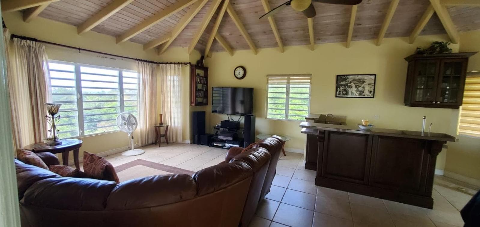 Luxury Spacious Villa with Aircon and Pool Table - Photo 15