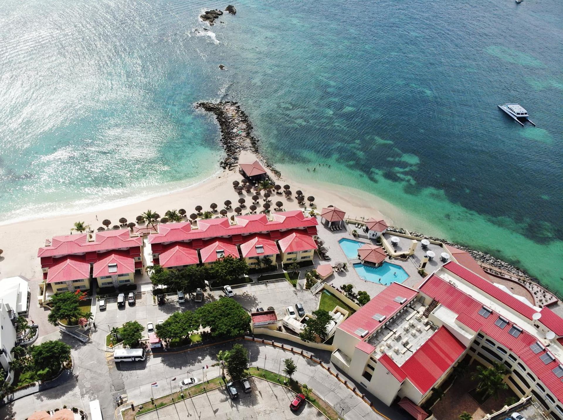 Simpson Bay Resort Marina & Spa - Photo 3