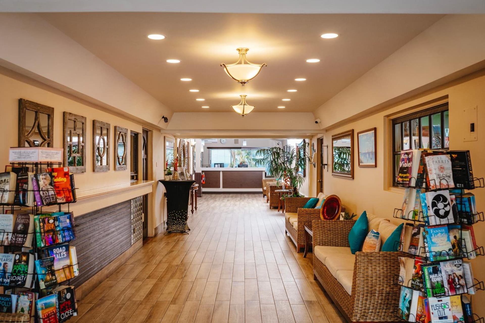 Coconut Court Beach Hotel - Photo 9