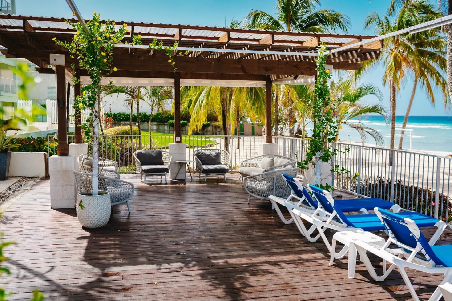 Coconut Court Beach Hotel - Photo 24