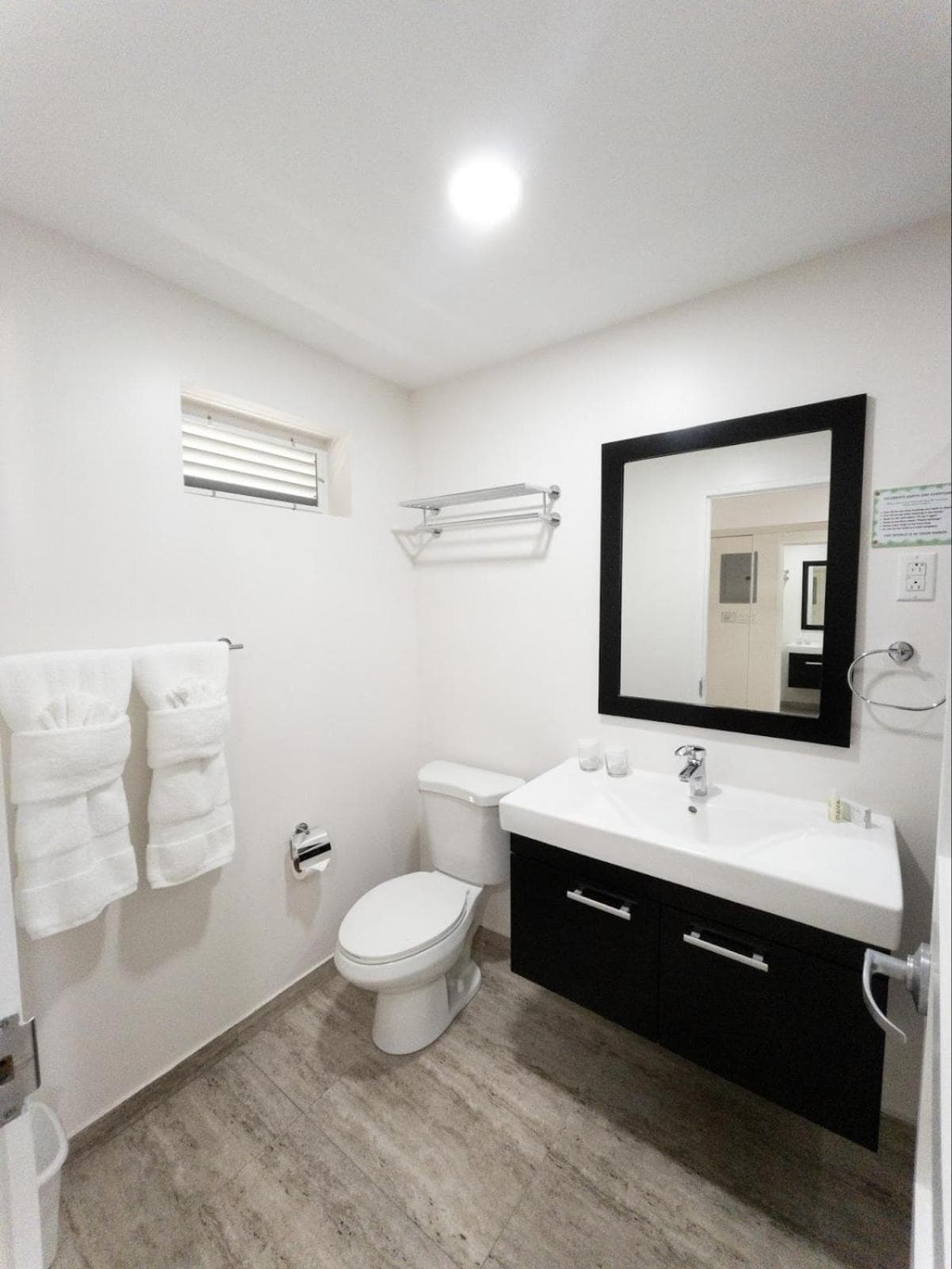 Coconut Court Beach Hotel - Photo 26