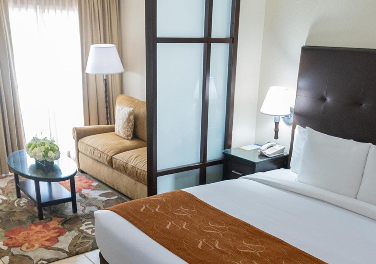 Comfort Suites Paradise Island - Photo 28