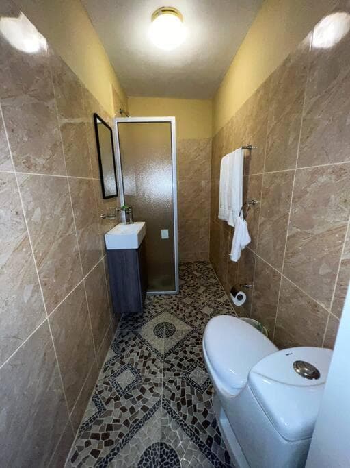 Hébergement Confortable avec Jardin Restaurant et Services 24h24 - Photo 8