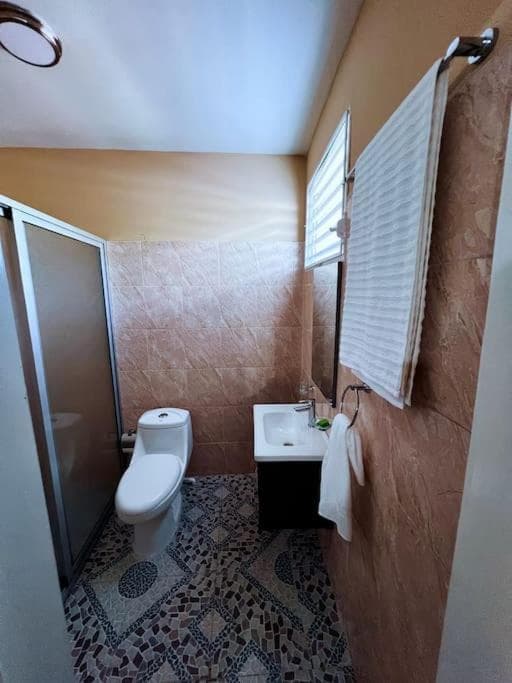 Hébergement Confortable avec Jardin Restaurant et Services 24h24 - Photo 10