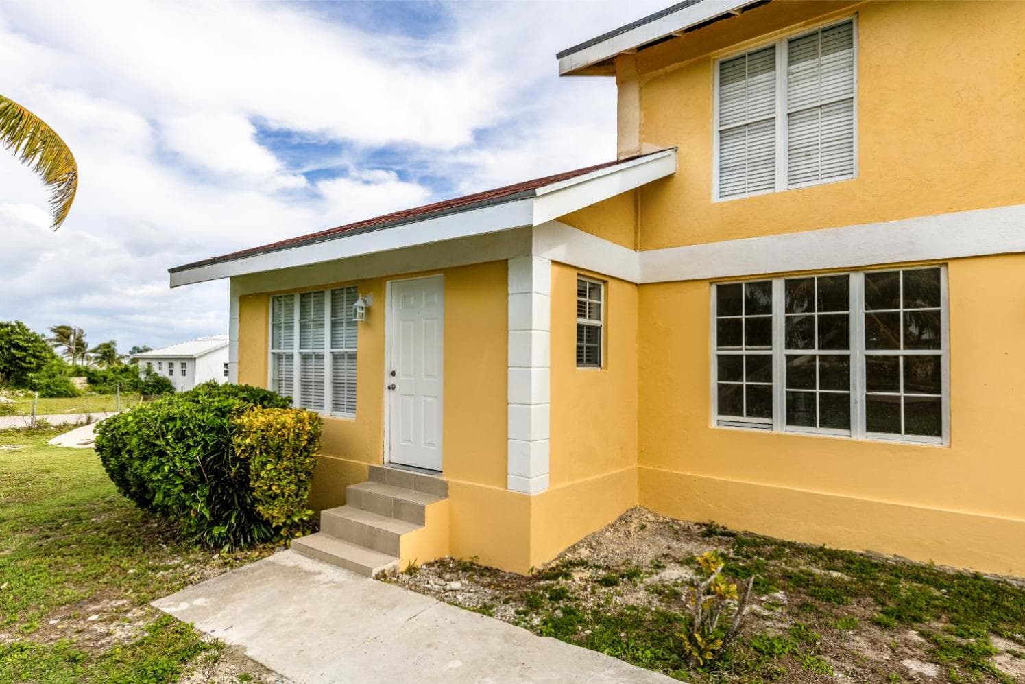 Tropical Bottle Creek Getaway with Kitchen, Free WiFi & On-Site Parking - Photo 7