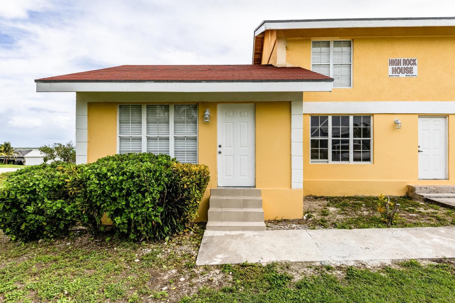 Tropical Bottle Creek Getaway with Kitchen, Free WiFi & On-Site Parking - Photo 3