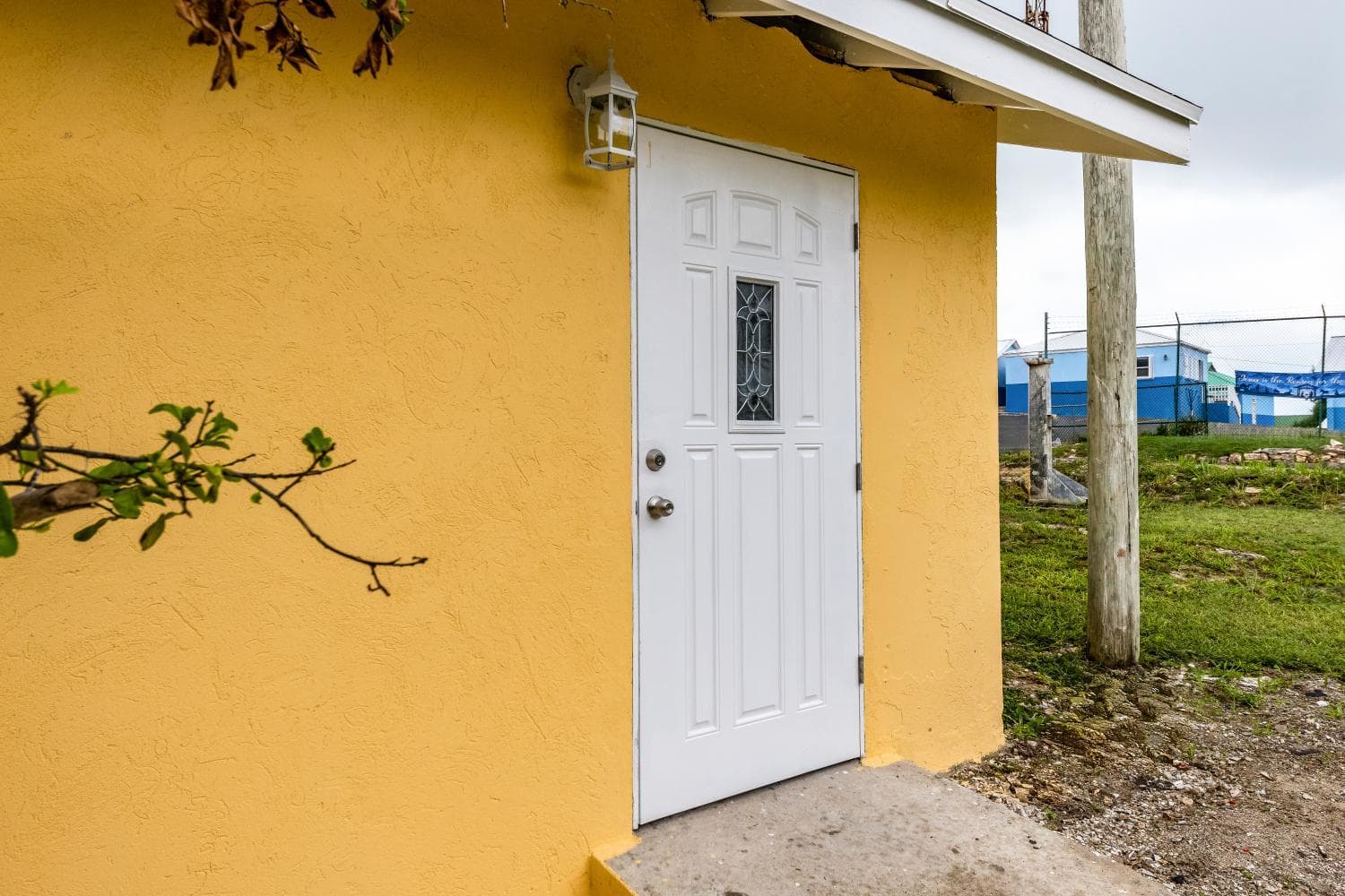 Tropical Bottle Creek Getaway with Kitchen, Free WiFi & On-Site Parking - Photo 14