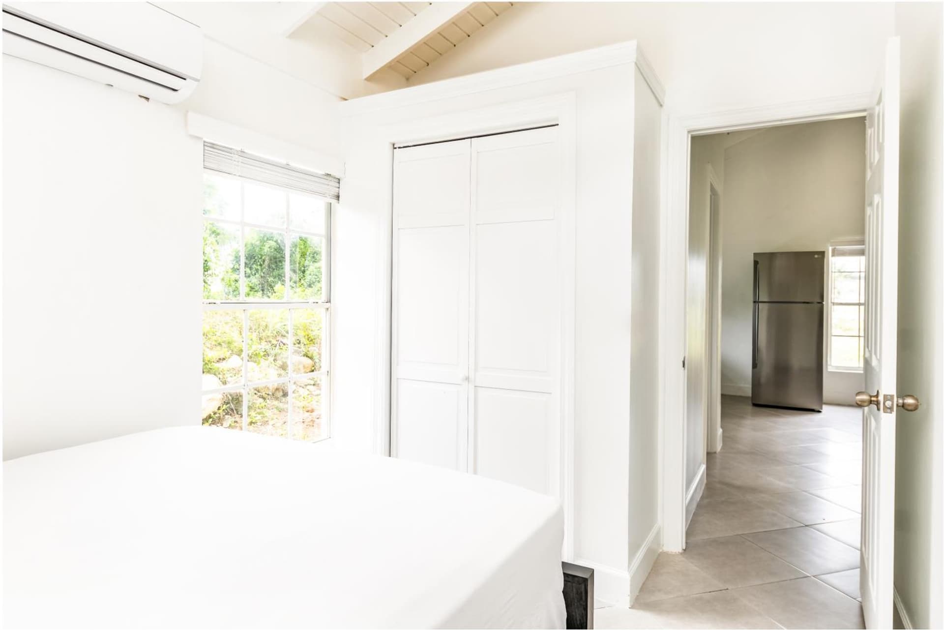 Tropical Bottle Creek Getaway with Kitchen, Free WiFi & On-Site Parking - Photo 20