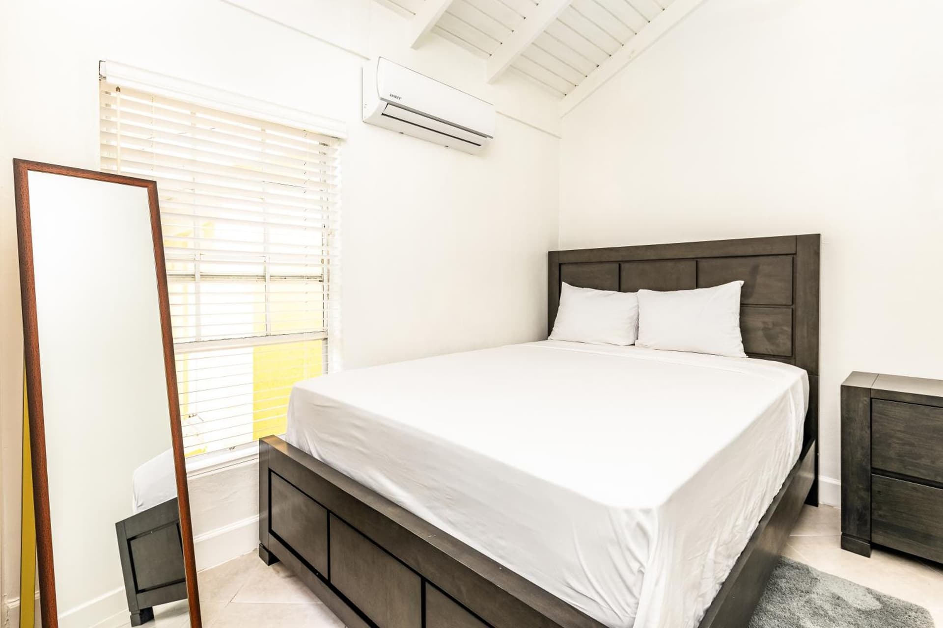 Tropical Bottle Creek Getaway with Kitchen, Free WiFi & On-Site Parking - Photo 21