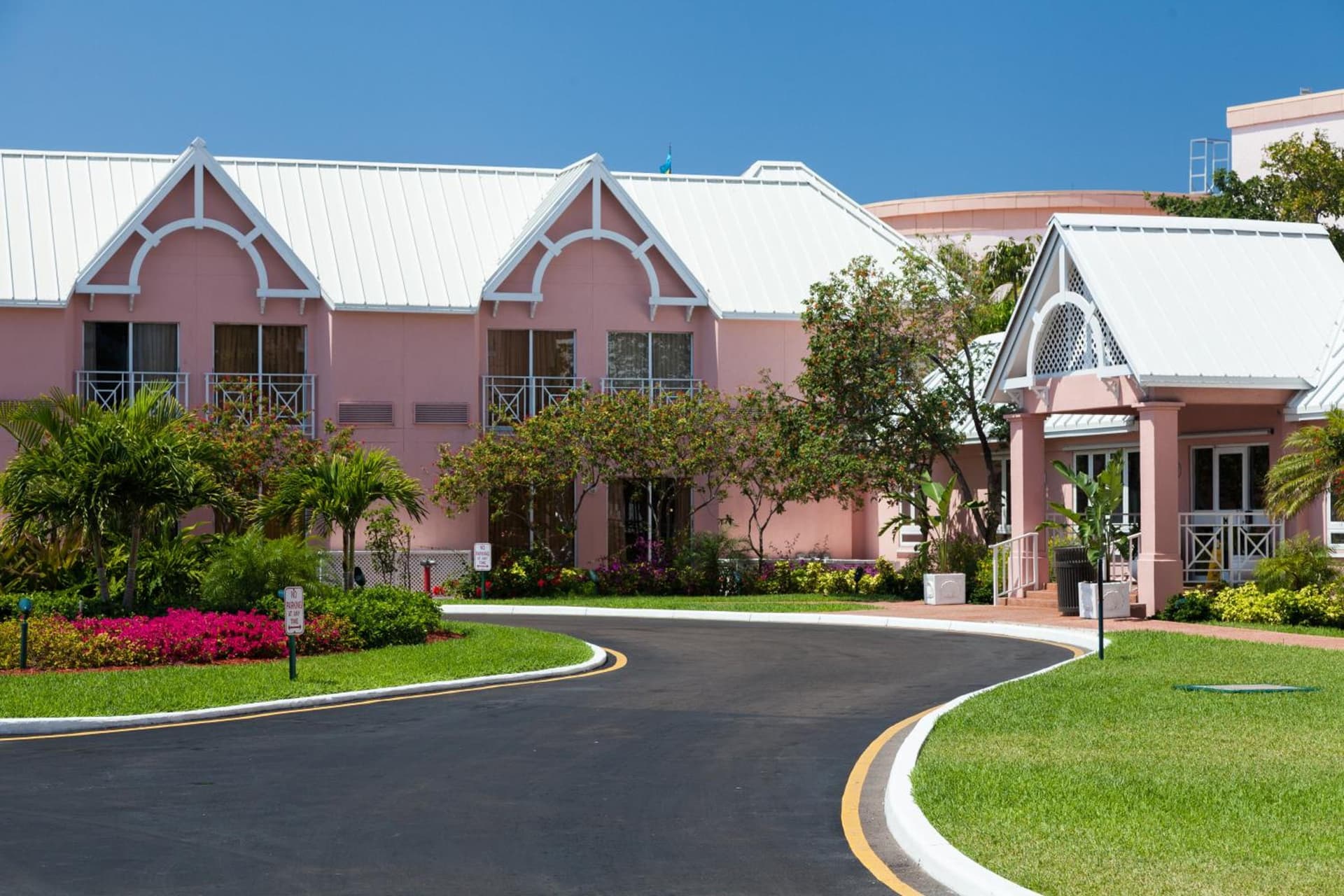 Comfort Suites Paradise Island - Photo 25