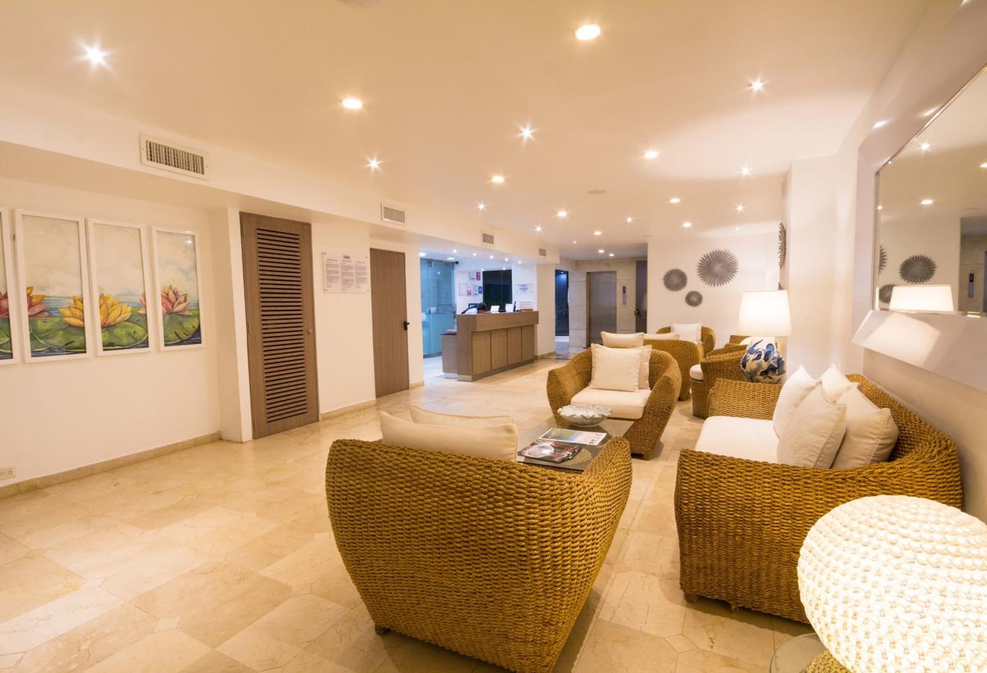 Hotel Casablanca - Photo 13