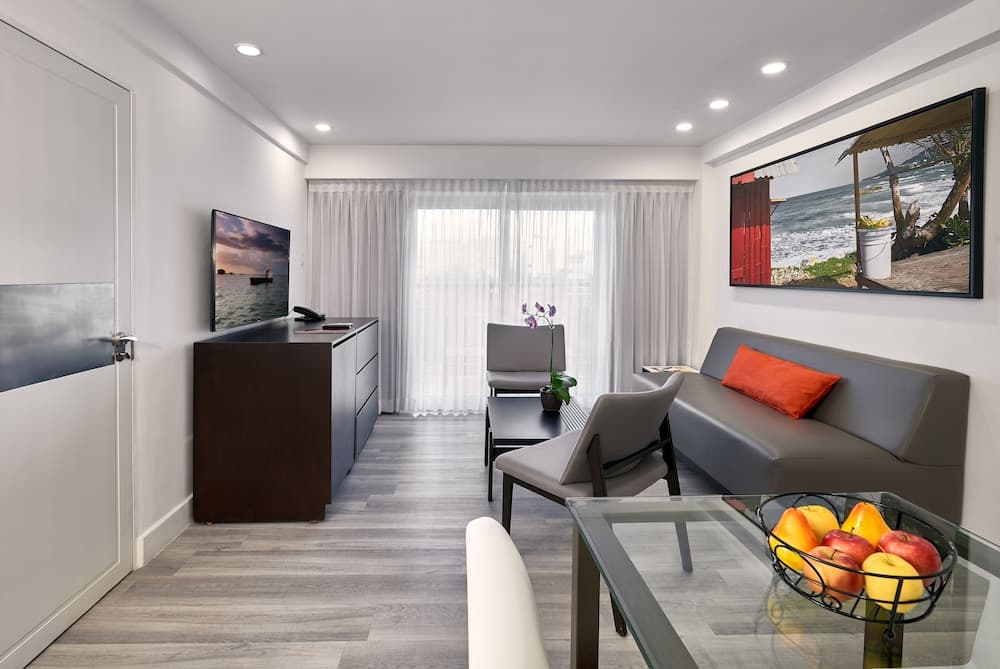 R Hotel Kingston - Photo 23